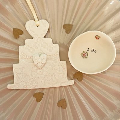 Mini porcelain dish and cake decoration